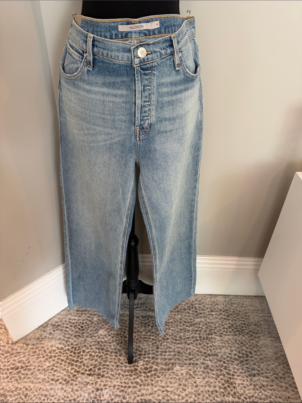 Hudson Jeans Faded Light-Blue Cropped Straight Ankle Jeans